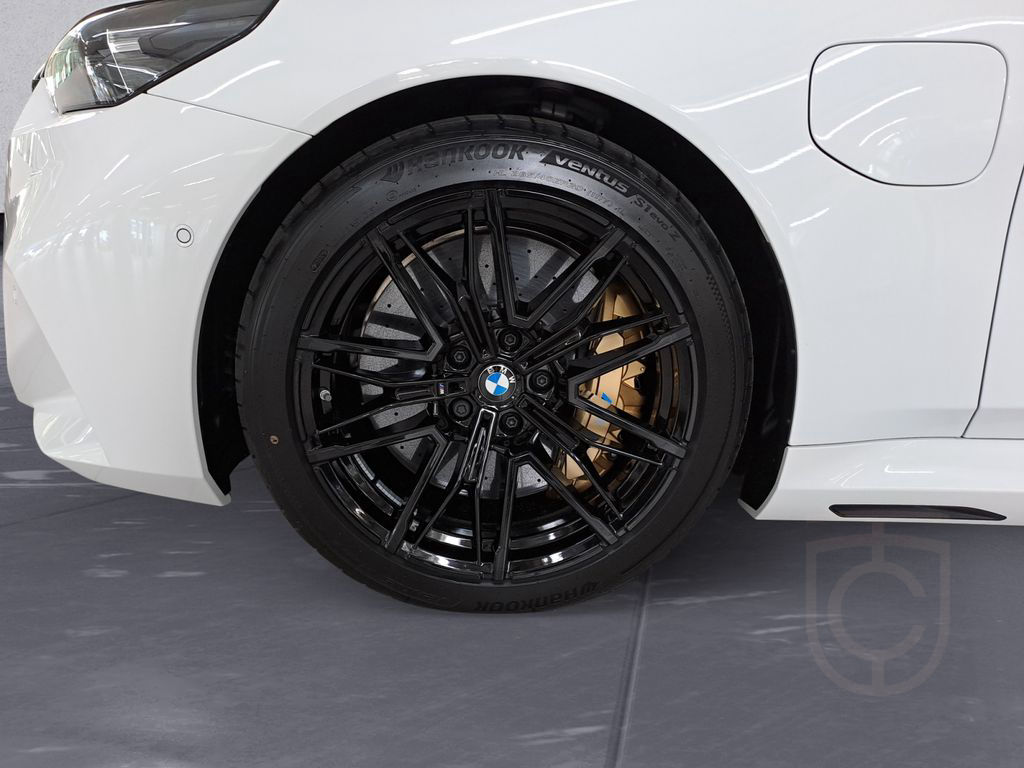 BMW M5 Plug-In Hybrid xDrive Ultimate Package