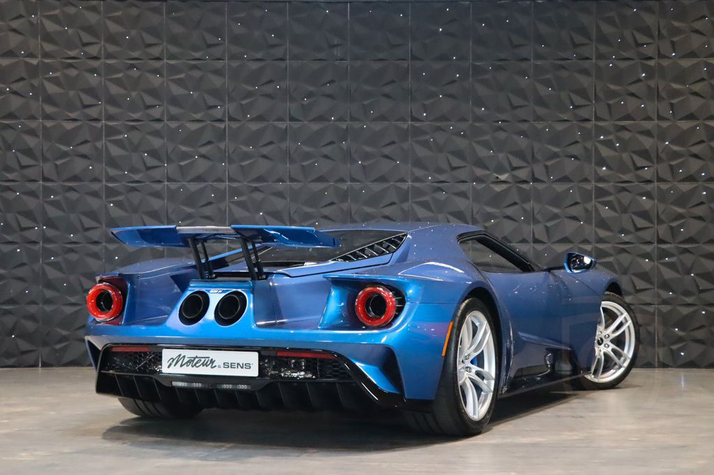 Ford GT - Blue Liquid - Carbon - Camera - Like New