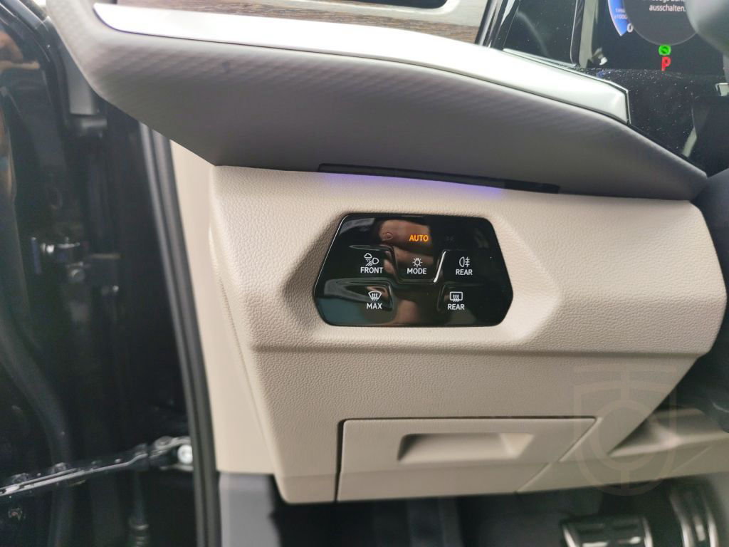 Volkswagen Multivan LÜ DSG Style Sthzg. Pano el.Sitze Navi