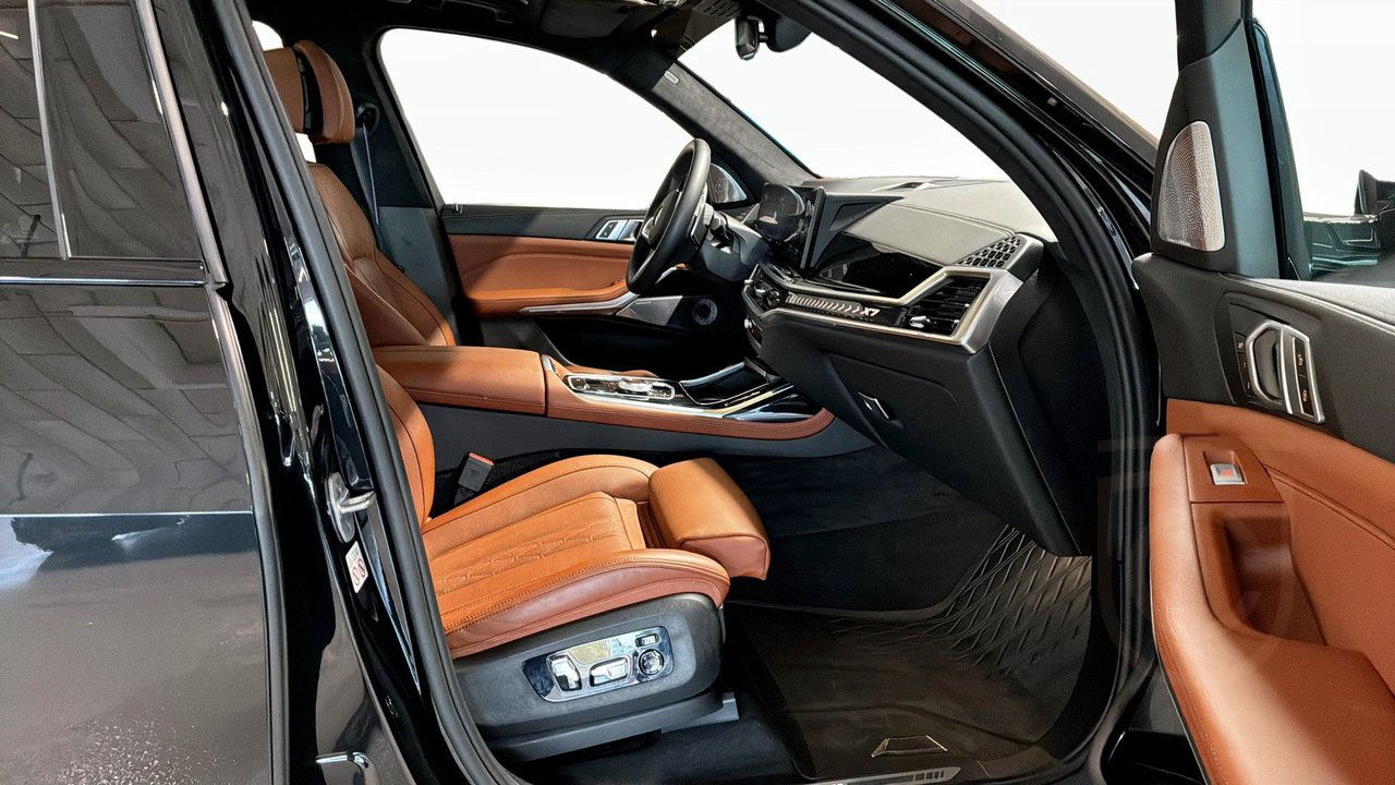 BMW X7 xDrive40i B&W