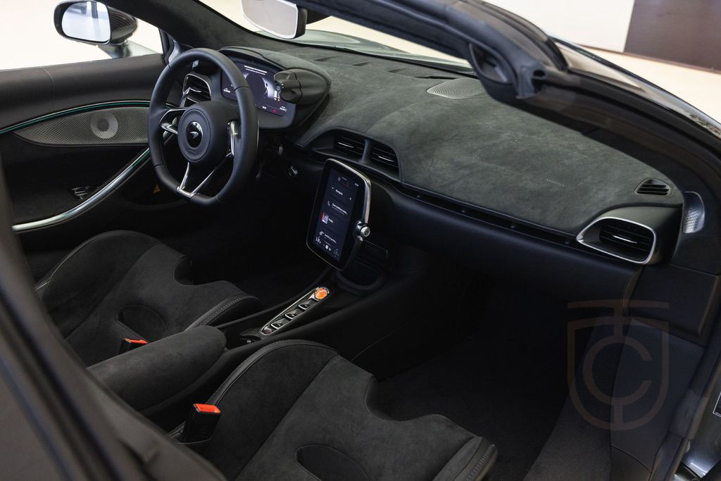 McLaren Artura Spider