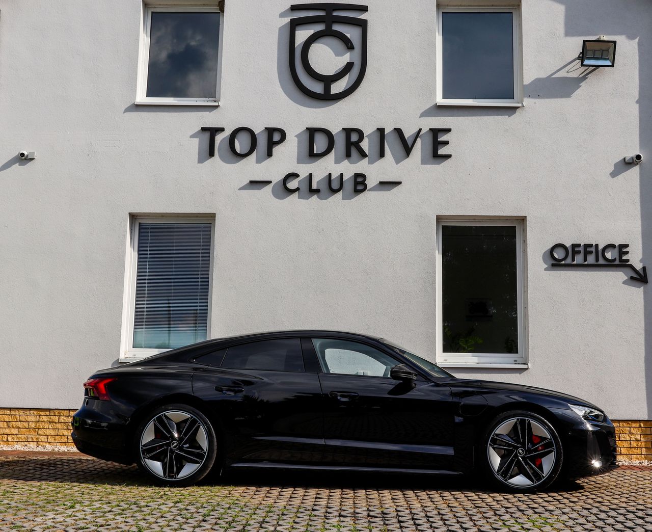 Audi RS e-tron GT/440kW/Masáž/HUD/Noční Vidění SKLADEM