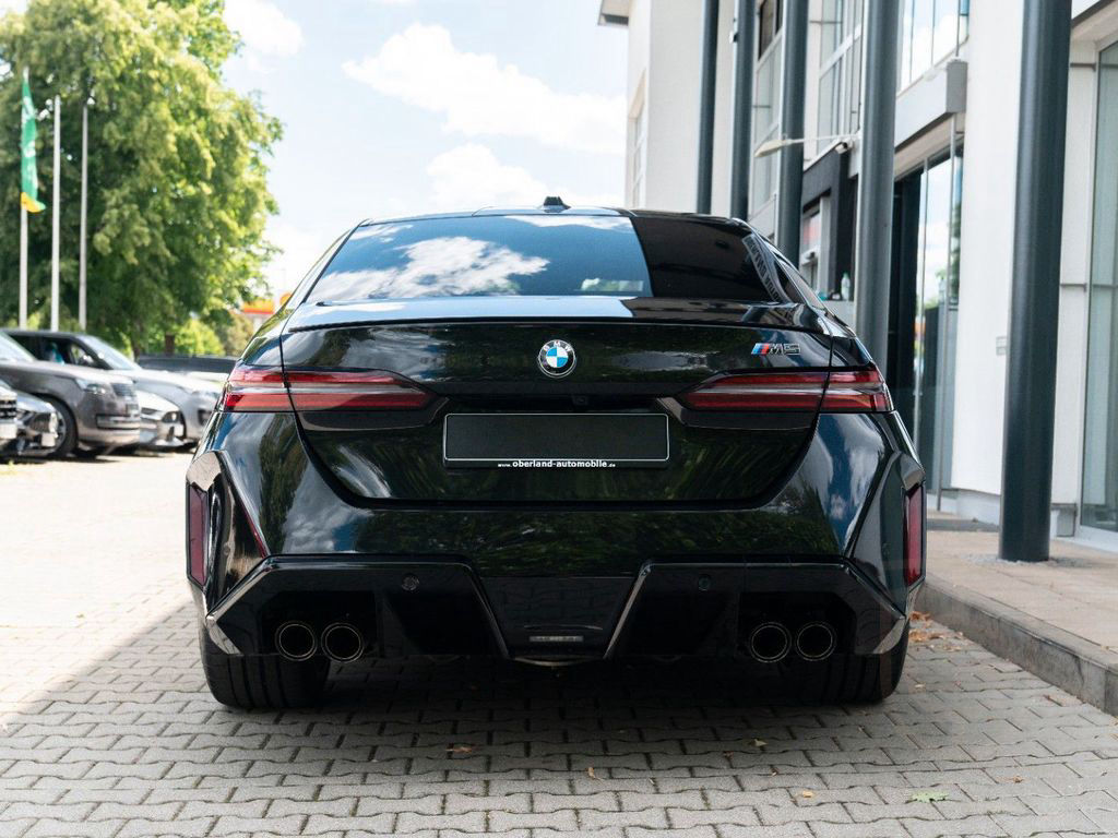 BMW M5 Limousine/ DRIVING PROF. / COMFORT PAKET/ B&W