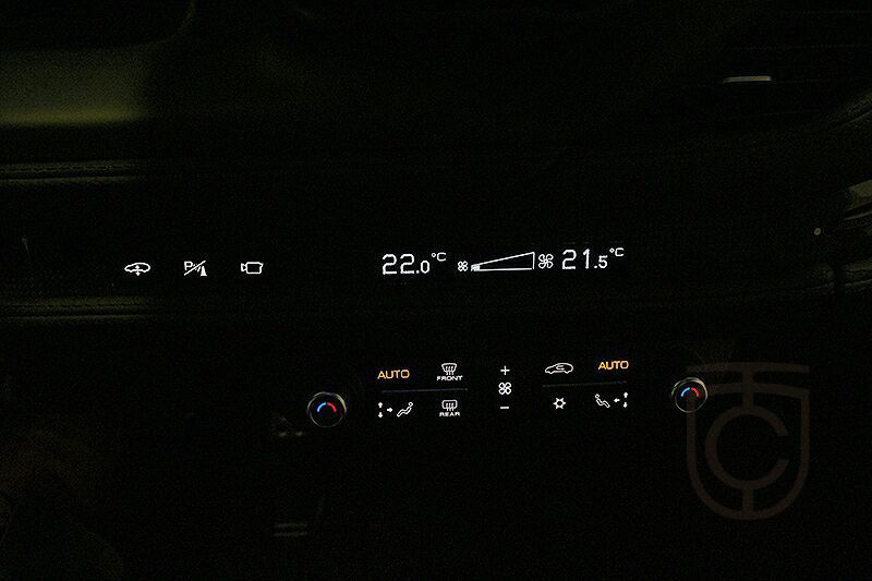 Ferrari F8 Spider Carbon Liftsystem BeifahrerDisplay