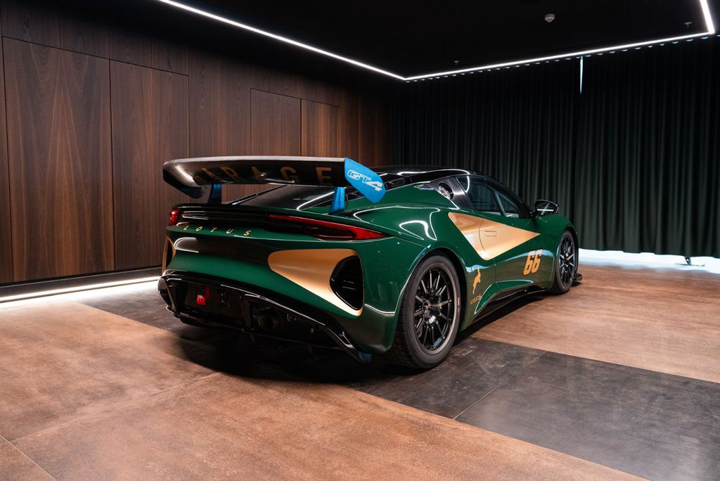 Lotus Emira GT4 RACECAR