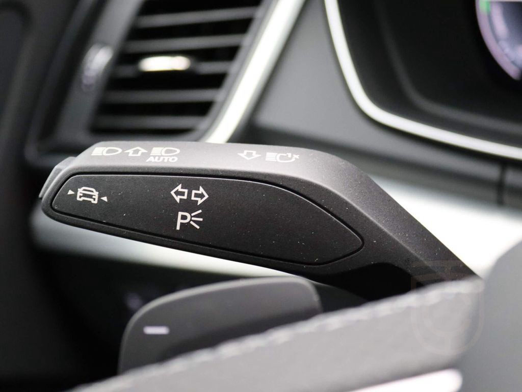 Audi Q5 50TFSIe S-Line 299PS S-Tronic Luft Matrix AHK