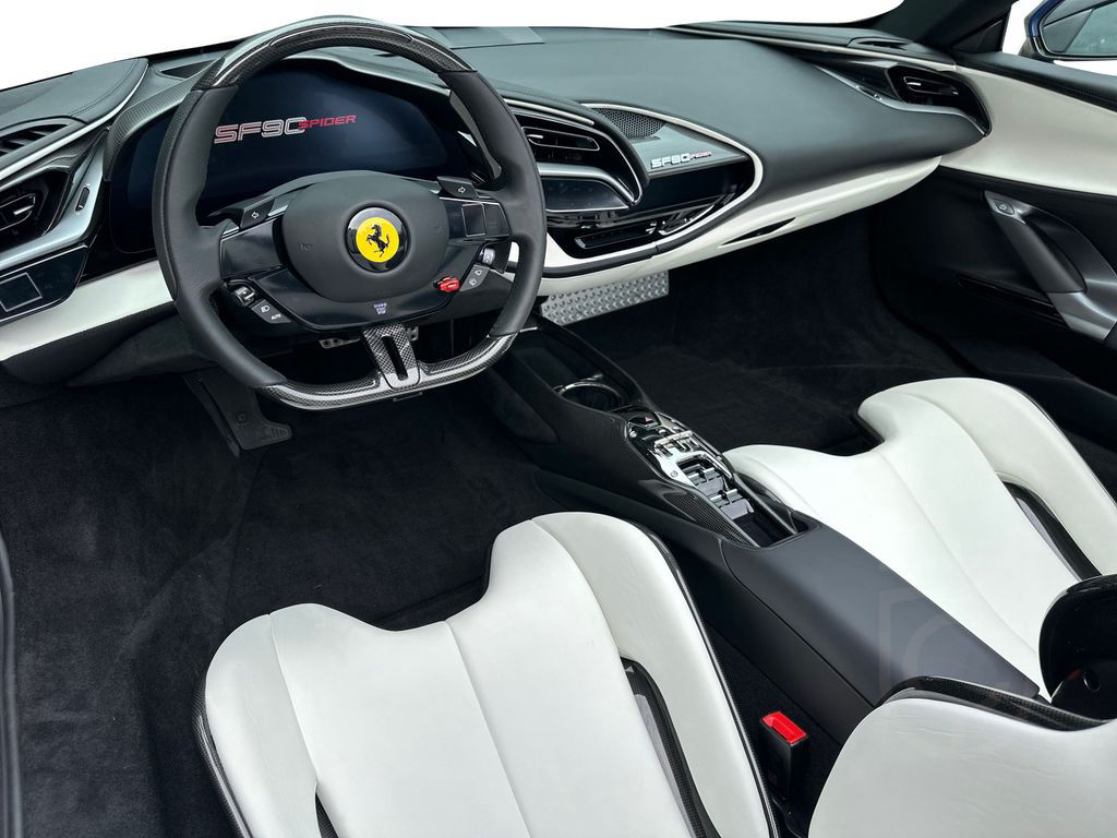 Ferrari SF90 Spider 130.000€ an optionals