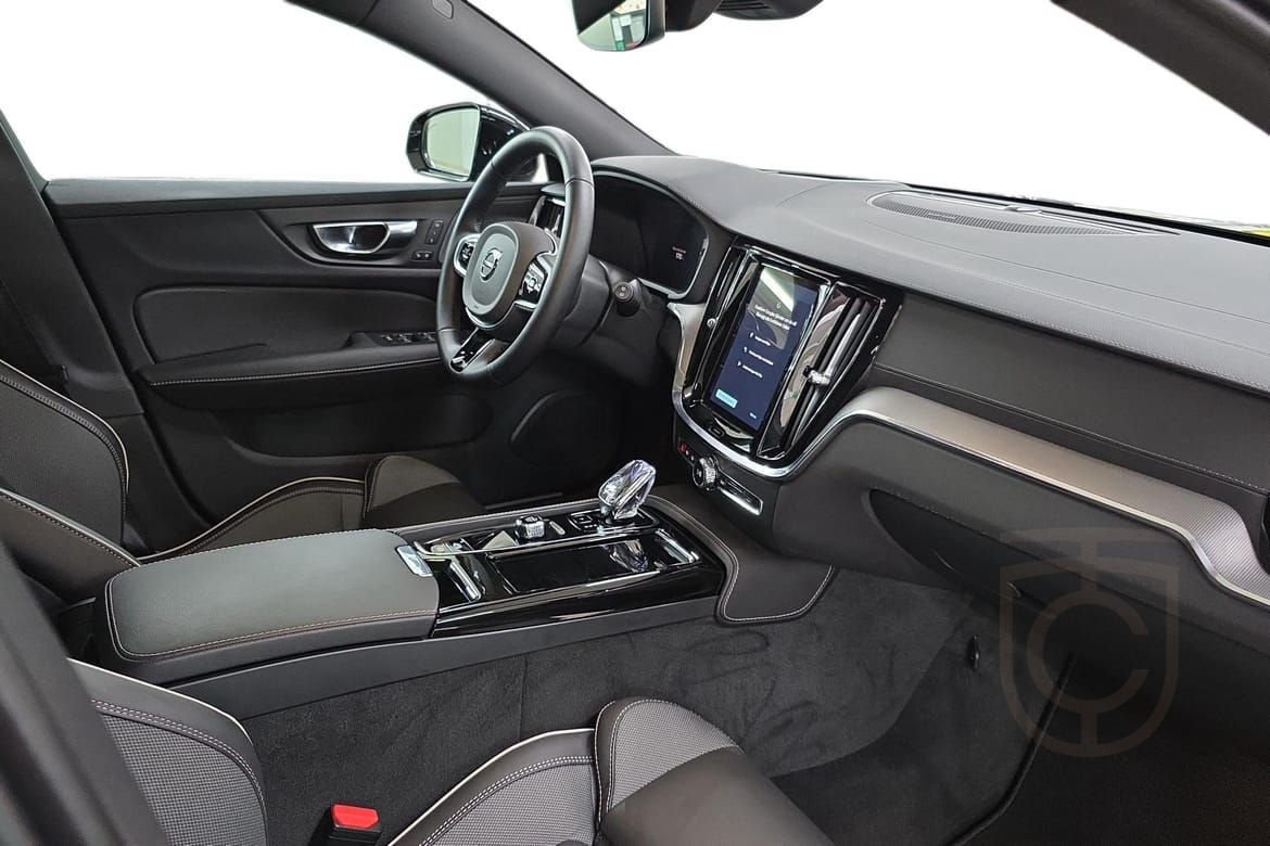 Volvo V60 T8 Ultra Dark