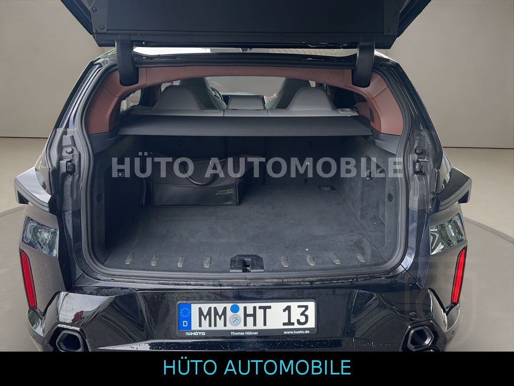 BMW XM Carbonschwarz / Gold / weiß B&W MDrivers DAss