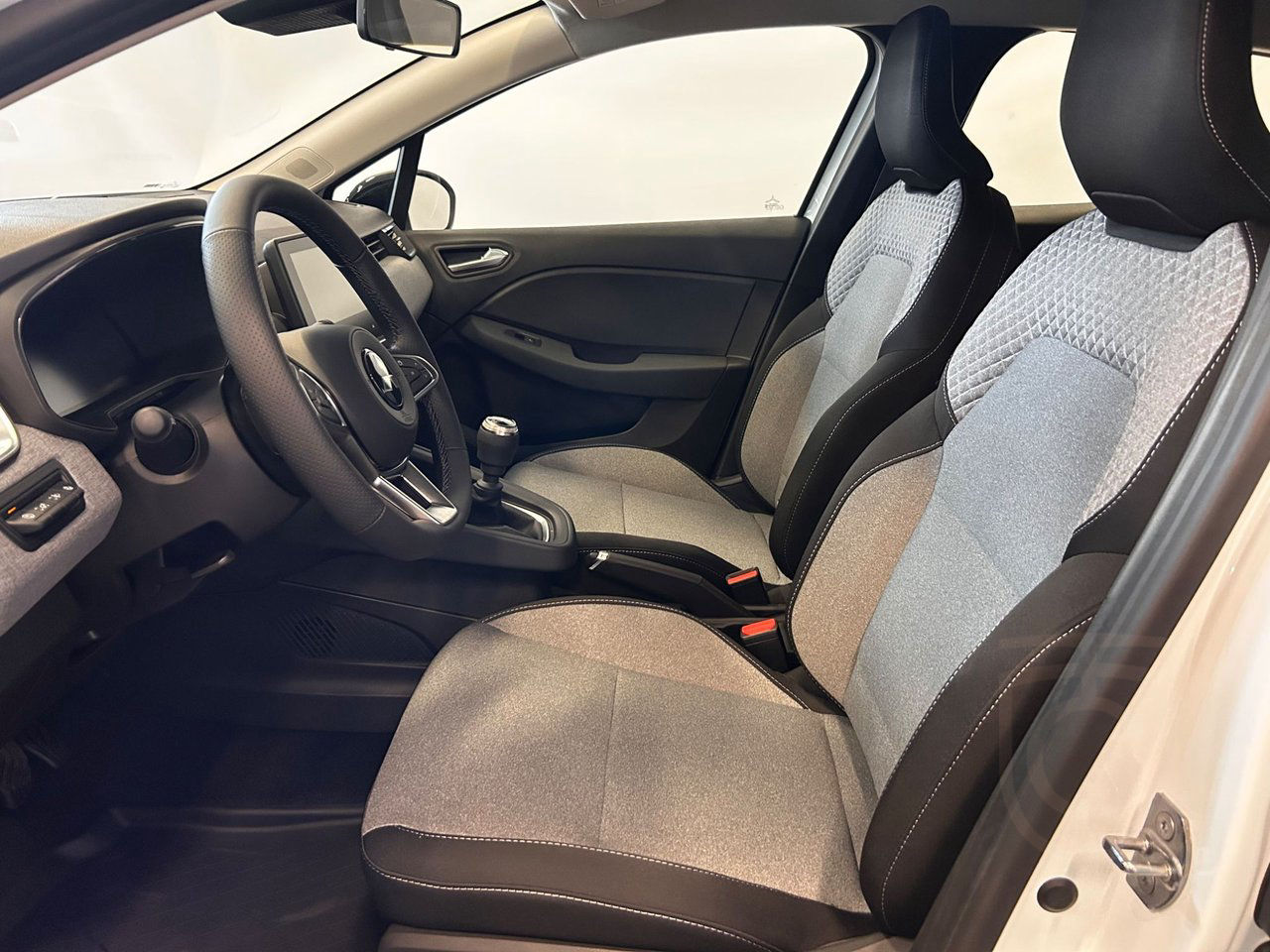 Mitsubishi Colt INVITE BENSIN 90 MAN