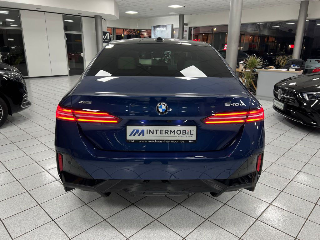 BMW 540 d xDrive M-Sport*HUD*PANO*B&W*KEYL*AHK*360°