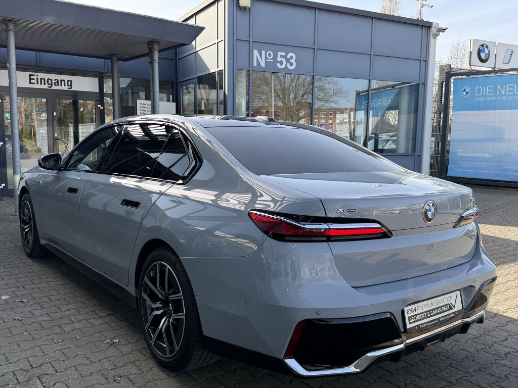 BMW 740d xDrive M Sport AHK StHzg P.SKY Autobahnas.