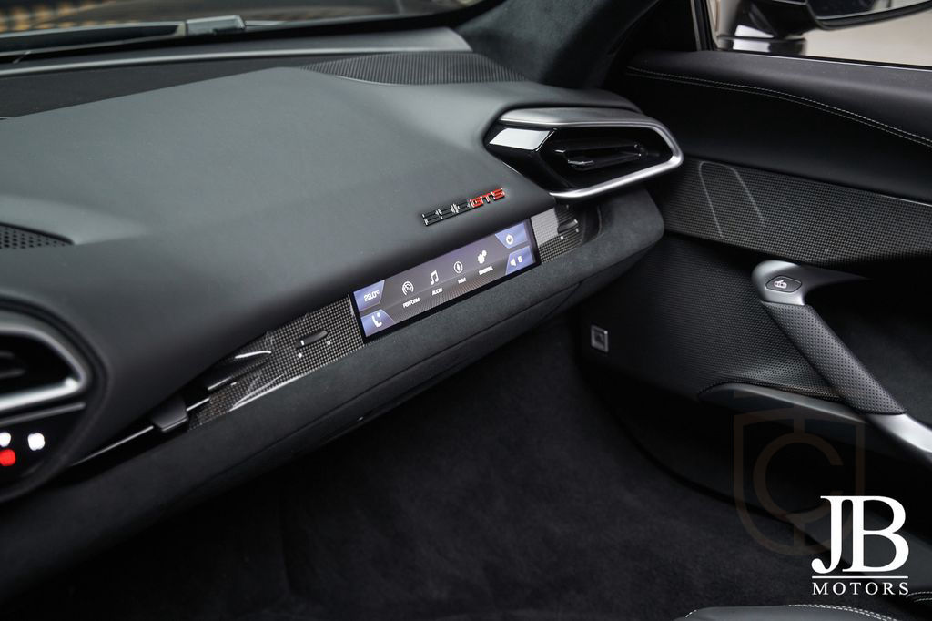 Ferrari 296 GTS Nero Daytona LIFT JBL CARBON SURROUND
