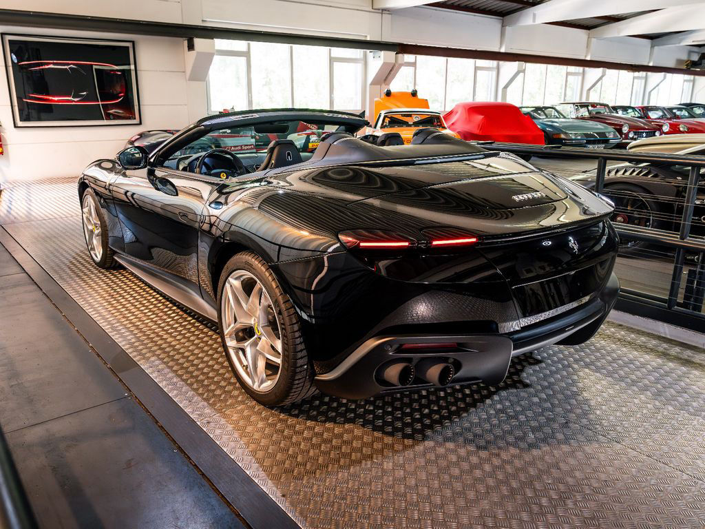 Ferrari Roma Spider 360° CARBON BEIFAHRERDISPLAY