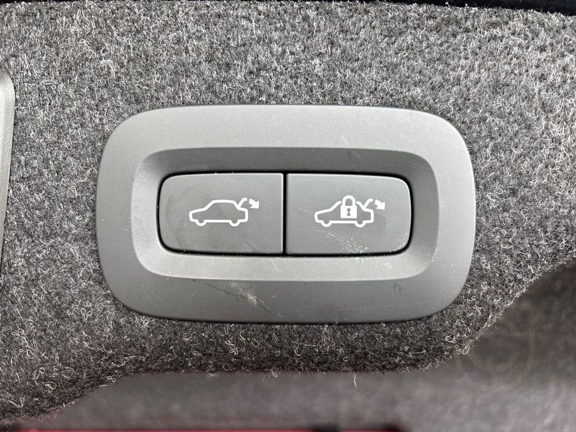 Volvo S90 B4 FWD Bensin Momentum Advanced