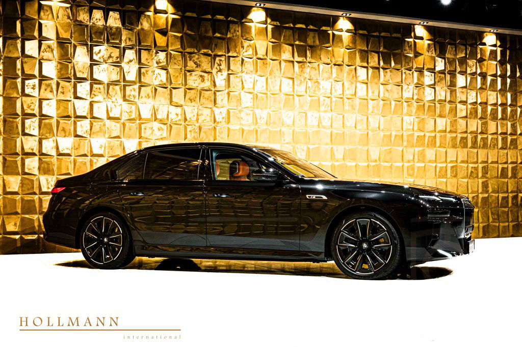 BMW M760e xDrive +SKY LOUNGE+M SPORT BRAKE SYSTEM+