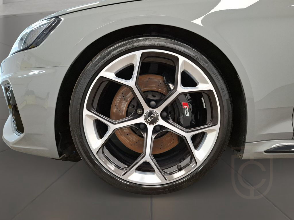 Audi RS 4 Avant quattro Competition/Design-Paket rot