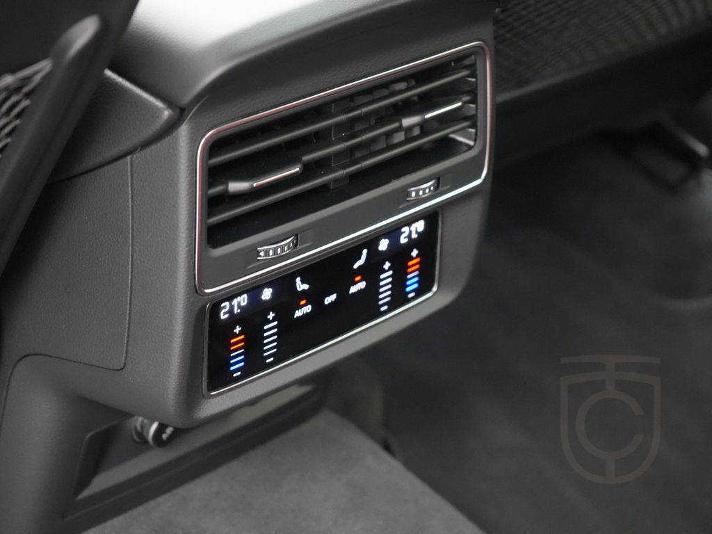 Audi SQ8 MATRIX LUFT LEDER RAUTE B&O AHK ALLRADLENK