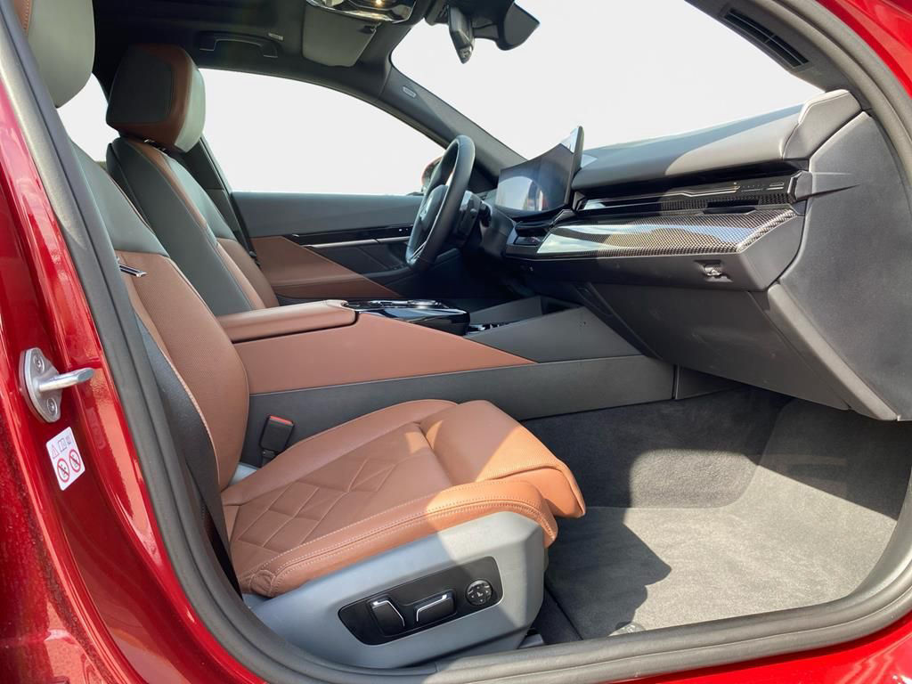 BMW 520d xDrive Touring Aut. M Sport+AHK+Pano+B/W