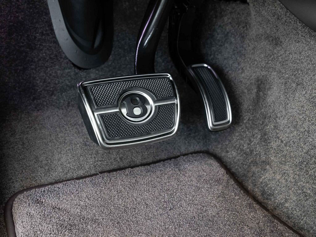 Bentley Bentayga Azure Head Up Display Navi LED Klima