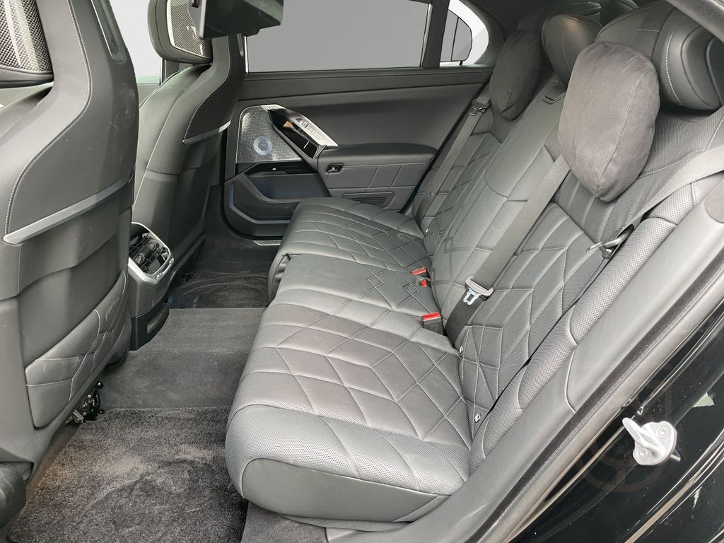 BMW 750e xDrive UPE 180.940,- € #exclusive