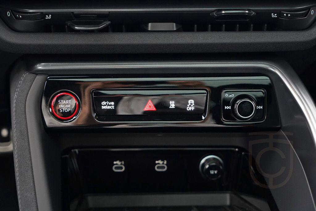 Audi SQ5 PANO LUFTFEDER TECH PRO MMI PRO STD.HZG AHK