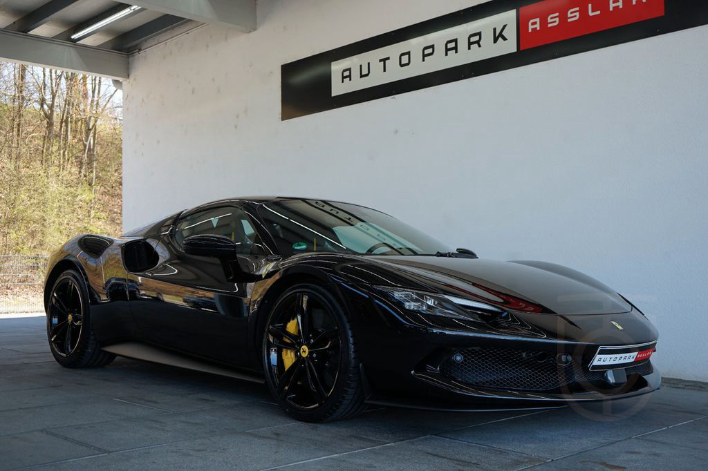Ferrari 296 GTS BLACK*LIFT*CARBON+Corsa Racing Seats*NEW