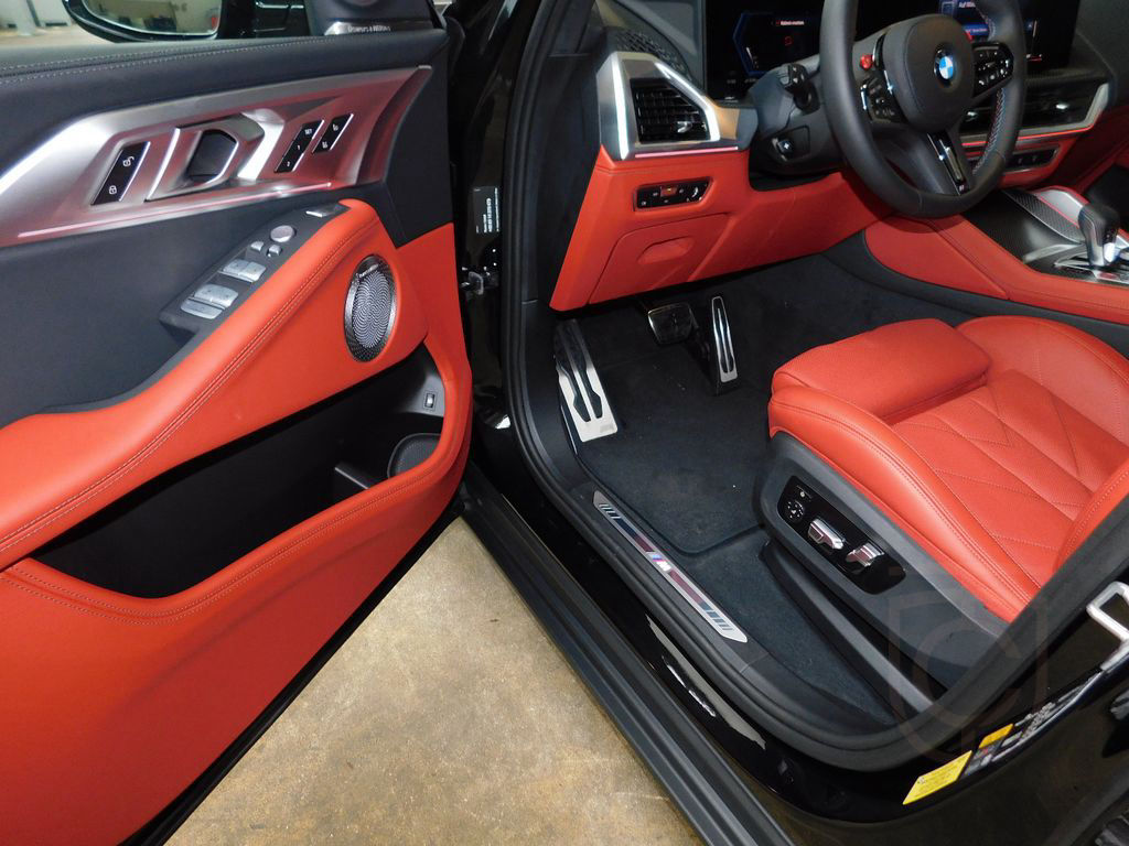 BMW XM (BMW Individual Merino/Soft-Close/Carbon)