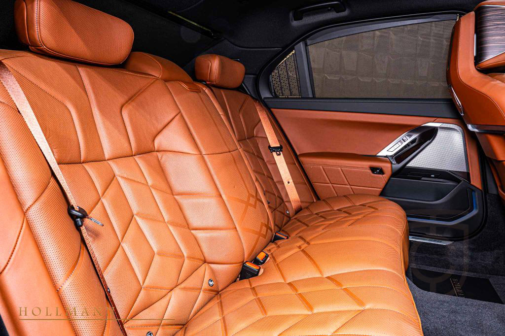 BMW M760e xDrive +SKY LOUNGE+M SPORT BRAKE SYSTEM+