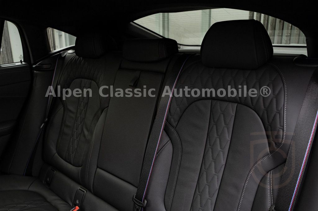 BMW X6 M60 i xDrive B&W, HUD, PANO, AHK, Massage