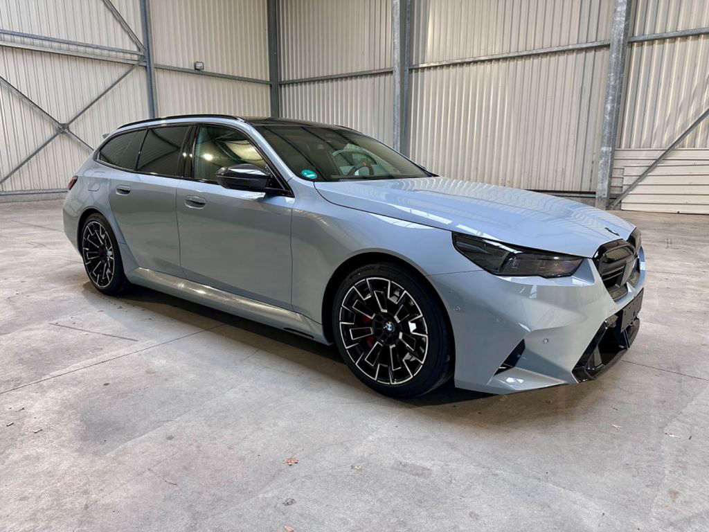 BMW M5 Plug-In Hybrid xDrive TOURING*PANO*AHK*CARBON