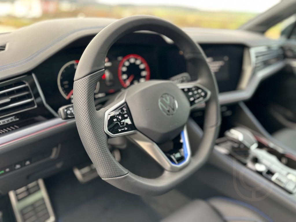 Volkswagen Touareg R eHYBRID+AHK+PANO+DYNAUDIO+SOFTCLOSE