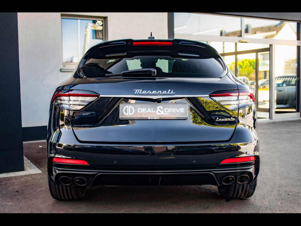 Maserati Levante V8 TROFEO°NERO ASSOLUTO°CARBON 2x°B&W