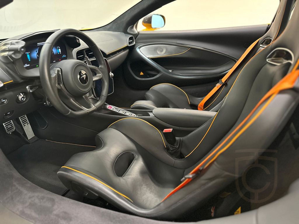 McLaren Artura / MSO Volcano Yellow / Full Carbon Fibre