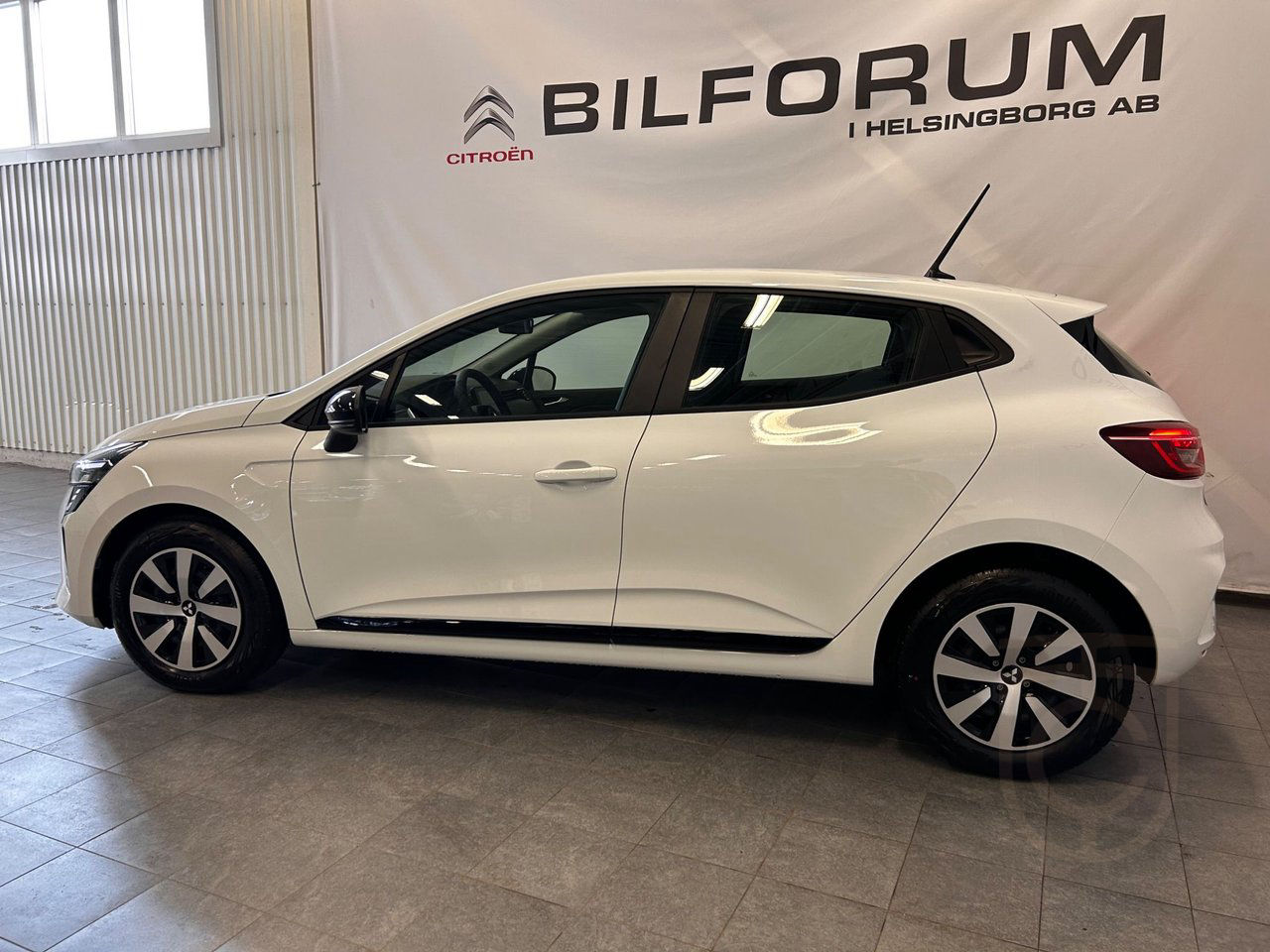 Mitsubishi Colt INVITE BENSIN 90 MAN