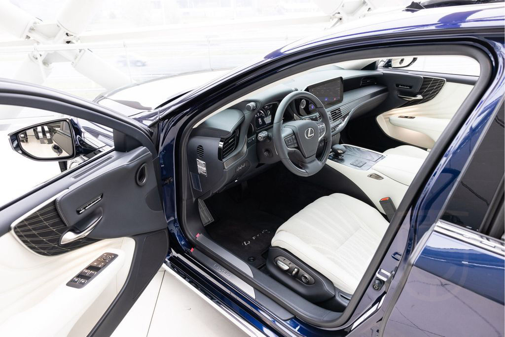 Lexus LS 500 500h AWD President Line | Ottoman seat |