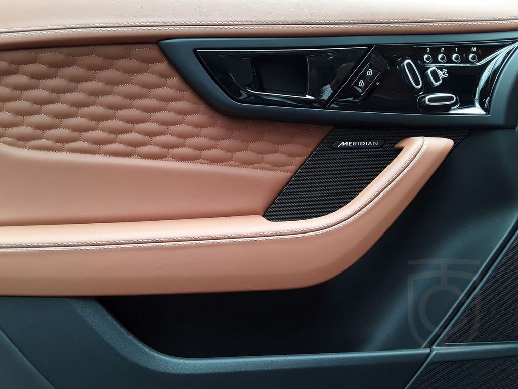 Jaguar F-Type Cabrio P575 AWD R75 Bremssättel rot Klima