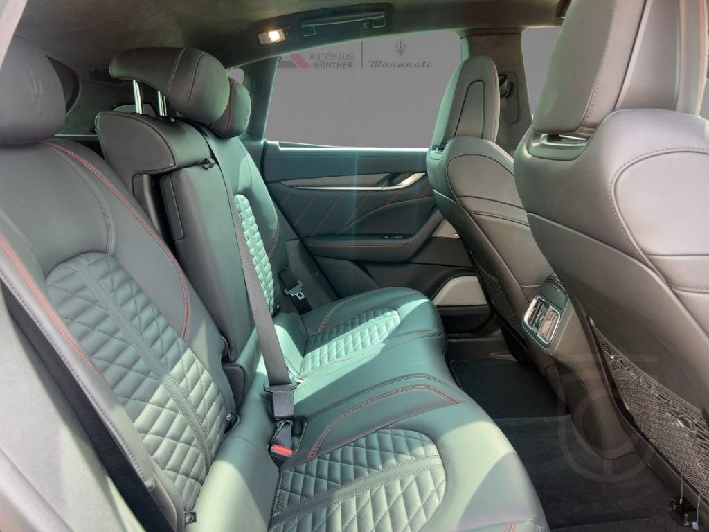 Maserati Levante TROFEO MY23 V8 580PS AWD Nero&Nero