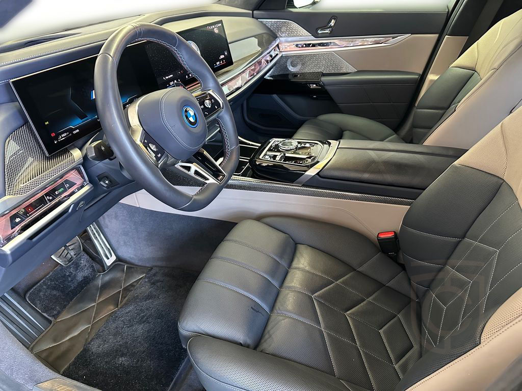 BMW M760e xDrive*Kristall*B&W*Fond-TV*PanoSkyL*360°*