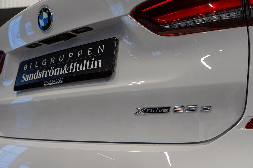 BMW X1 xDrive 25e M-Sport / Connected / Läder / Drag/ 19 tum