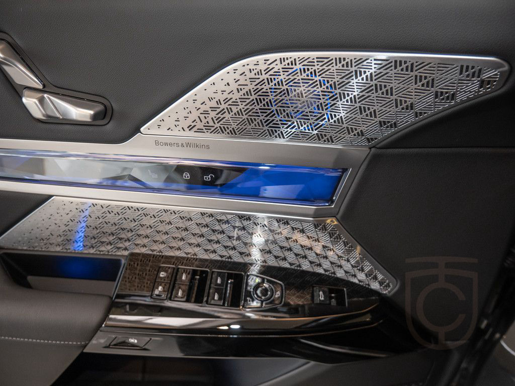 BMW 740d xDrive M-Sport ACC SITZBELÜFTUNG PANO 360°