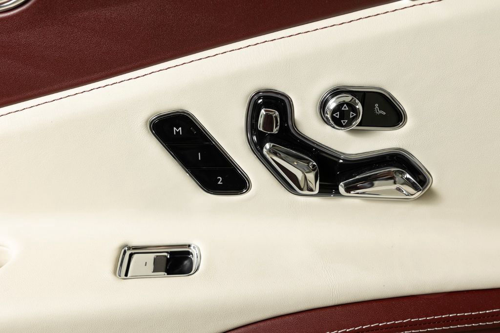 Bentley Flying Spur Azure V8 - Naim, Burgundy red
