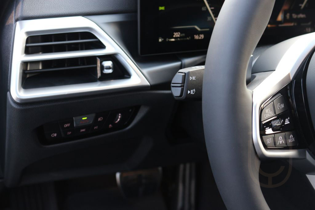 BMW 330i xDrive Touring M Sport Pro / AHK / H&K / LR