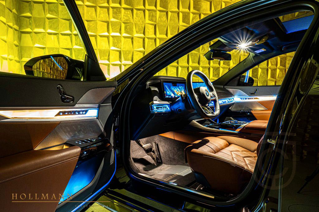 BMW M760e xDrive +SKY LOUNGE+M SPORT BRAKE SYSTEM+