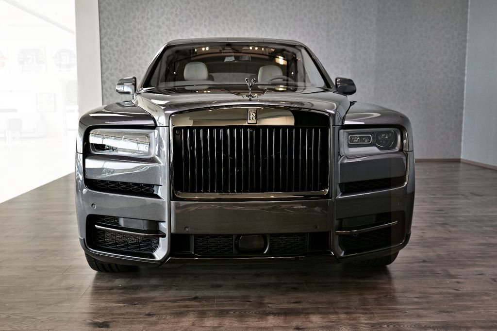 Rolls-Royce Cullinan Black Badge / INSPIRED BY FASHION /