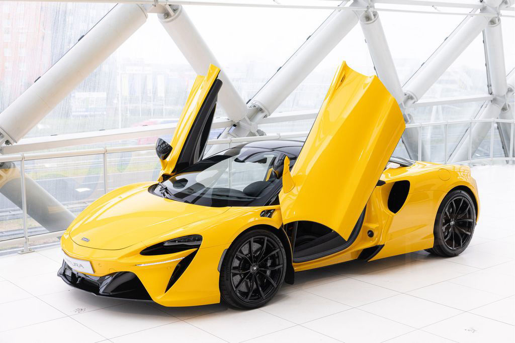 McLaren Artura 3.0 V6 Plug-in | 680pk | Volcano Yellow |