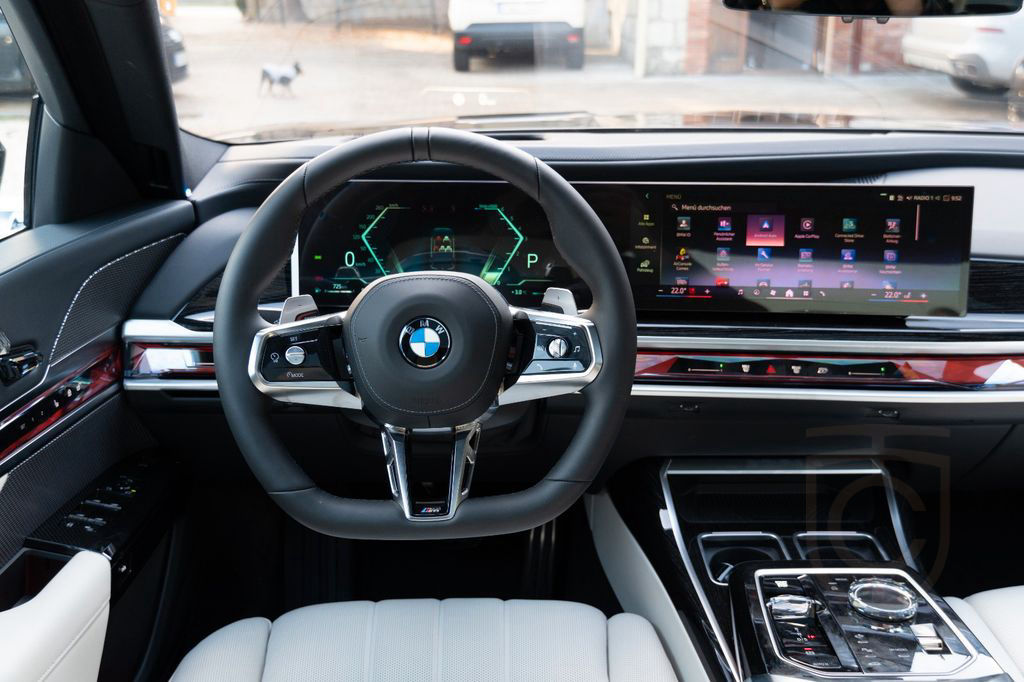 BMW 740d M SPORT.INDIVIDUAL.MASSAGE.SOFTCL.SKY.AHK