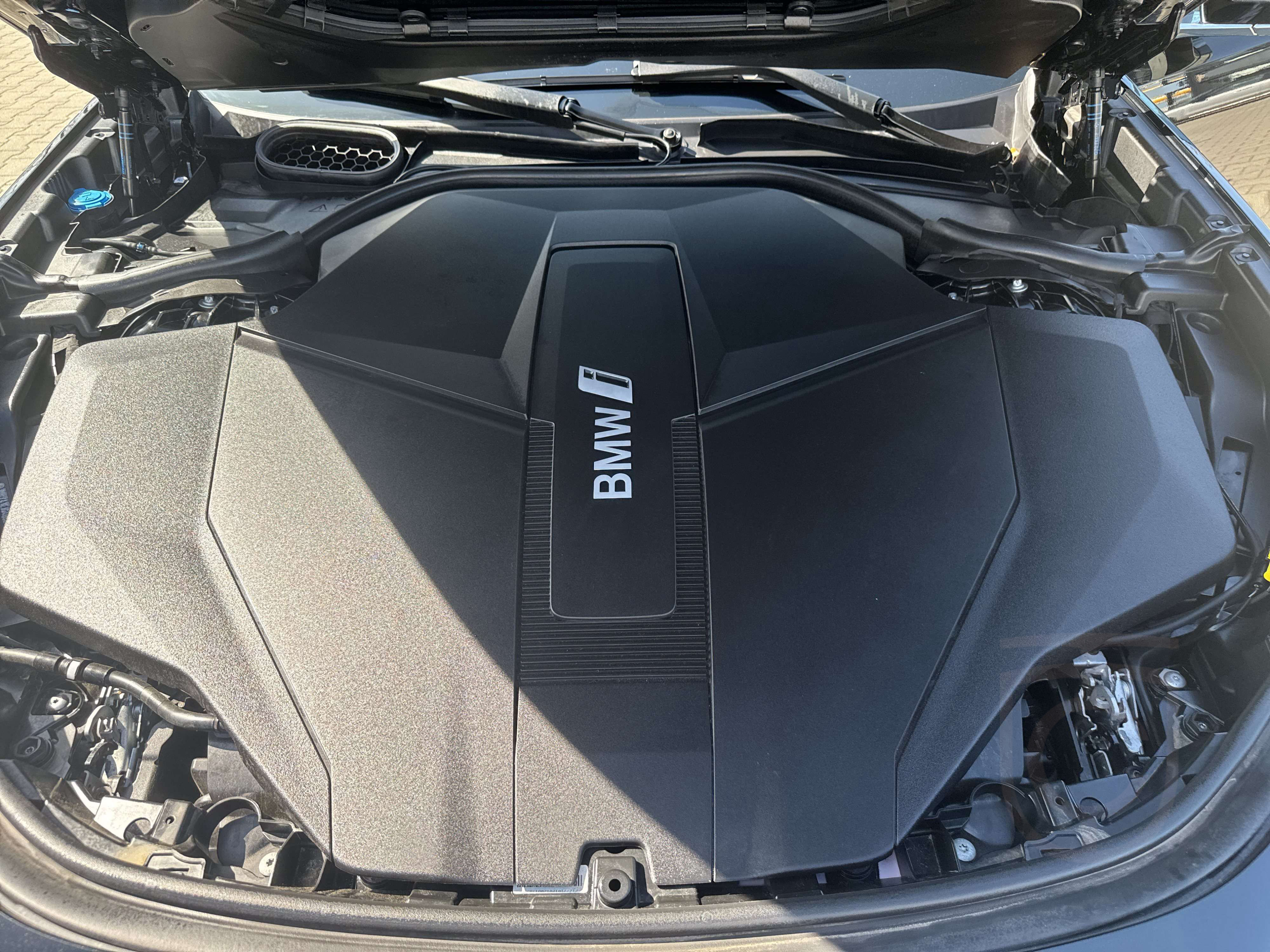 BMW i7