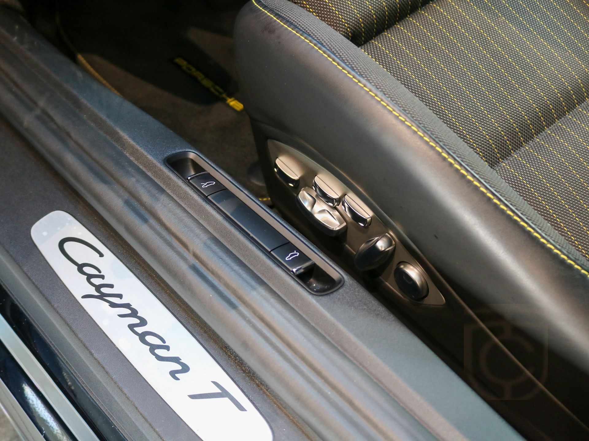 Porsche 718 Cayman T