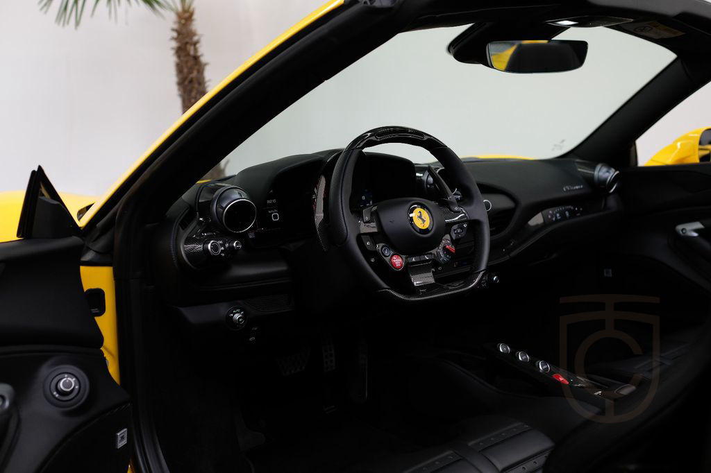 Ferrari F8 Spider/CARBON/LIFT/PASS.DISPL/RACINGSEATS/JBL